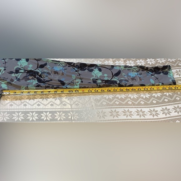 Leggings Women’s Size 12-16 Yoga Waistband Crisp Air Pattern - Picture 5 of 7